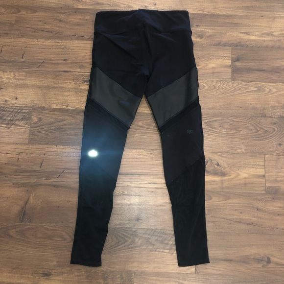 ALO yoga Leggings - Picture 9 of 11